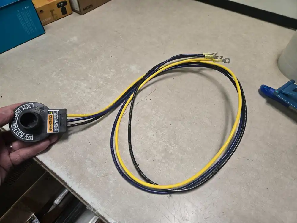 Carrier HY84CA010 Plug Connector